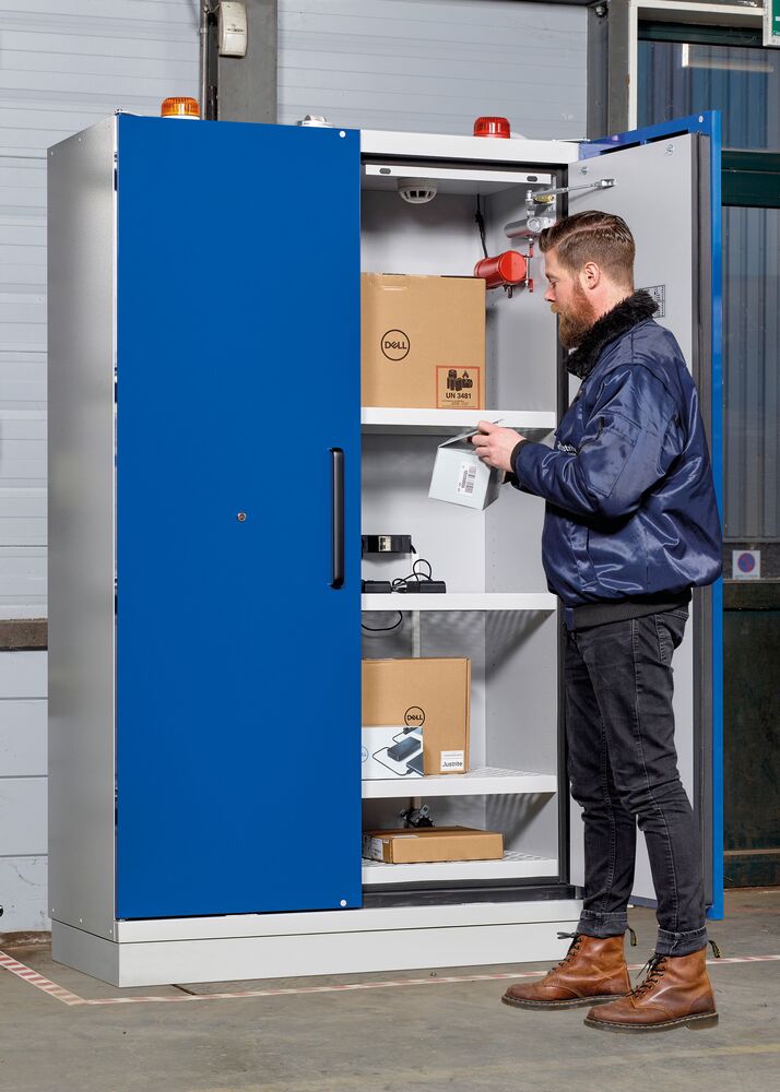 jcb22612bu_justrite-en-lithium-safety-cabinets-situ-01-portrait