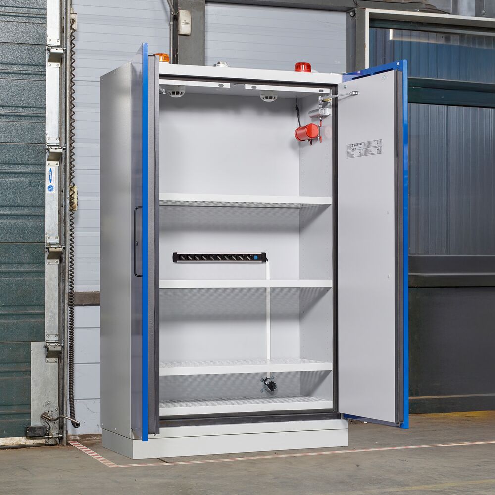 jcb22612bu_justrite-en-lithium-cabinet-situational-blue-01-square